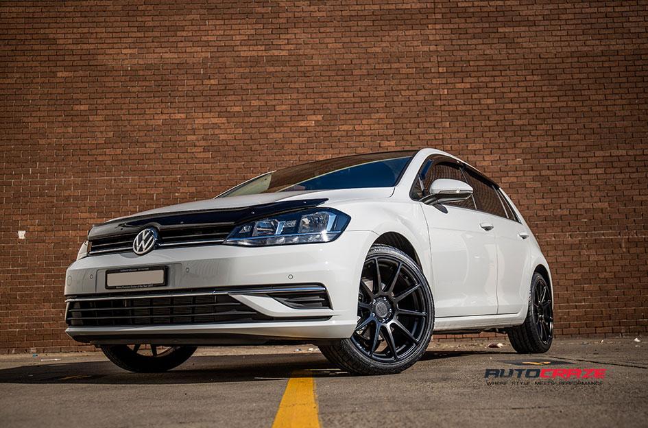 VOLKSWAGEN GOLF ESSEN SATIN BLACK